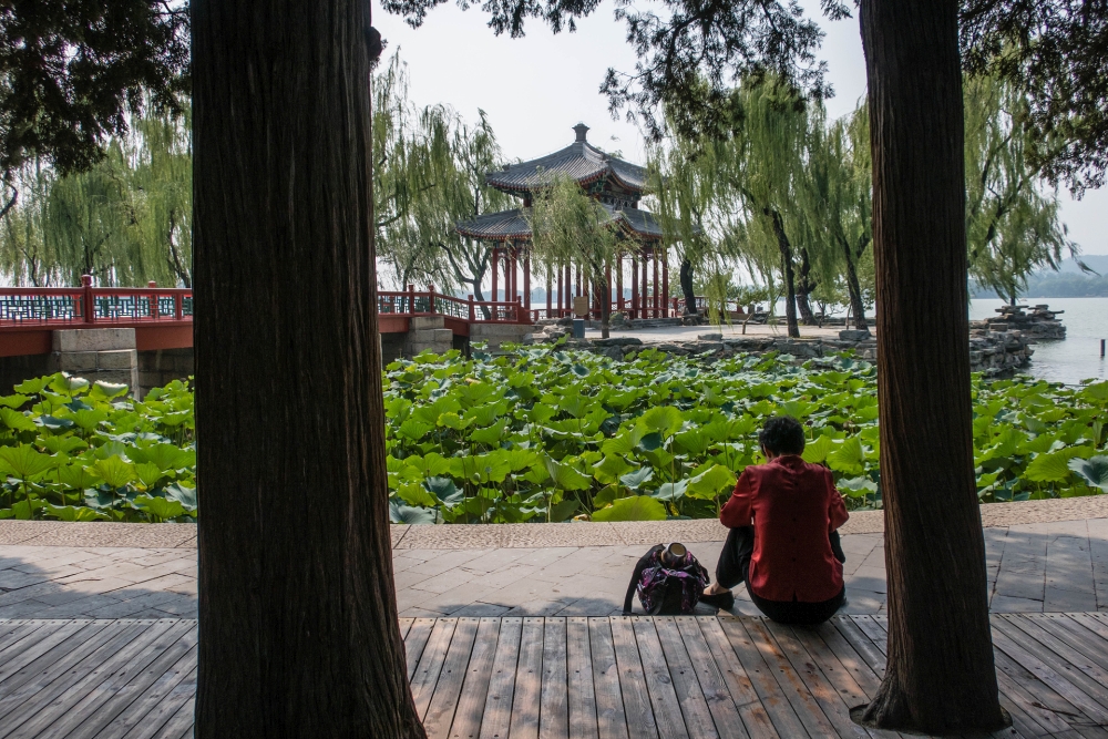 Ufer des Sommerpalast in Beijing / China