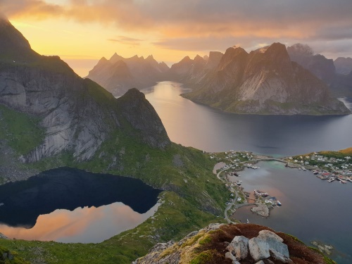 Abendstimmung am Reinebringen auf den Lofoten in Norwegen / Copyright by doros-reiseblog.de