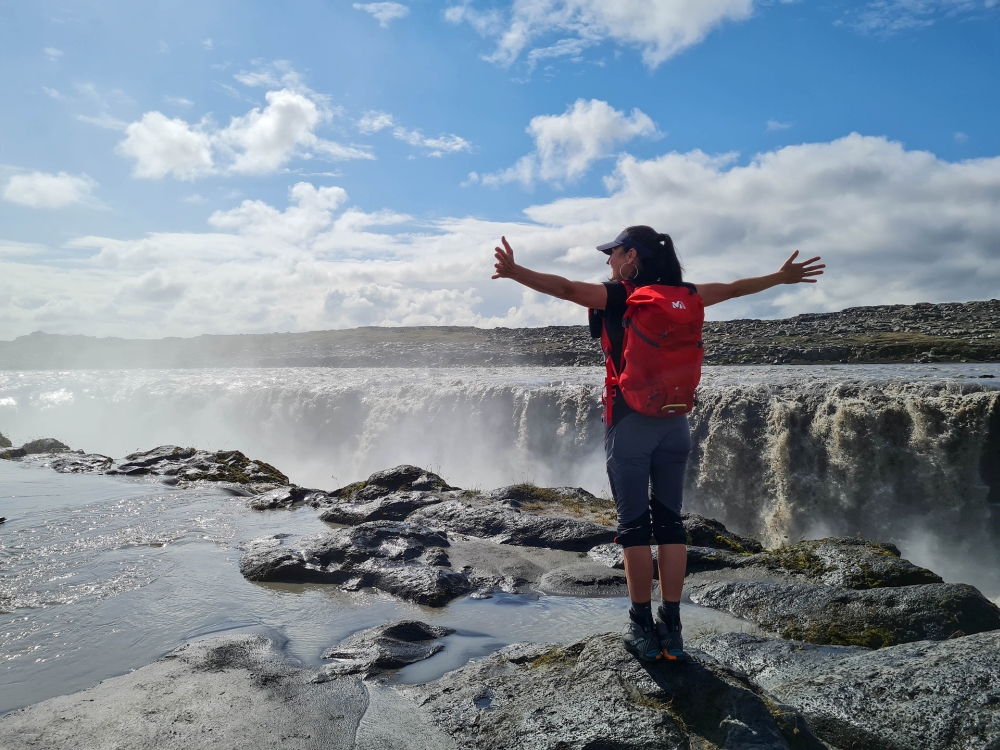 Kleine Erfrischung fällig! - Selfoss in der Jökulsárgljúfur (Nordostisland)