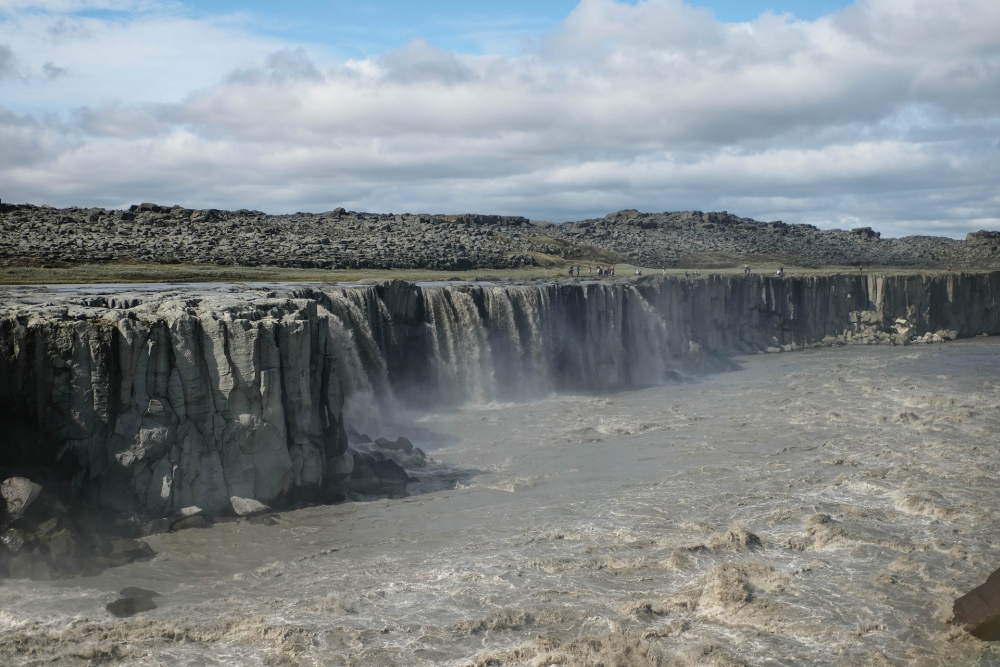 Blick vom Selfoss über den Jökulsá á Fjöllum (Nordostisland)