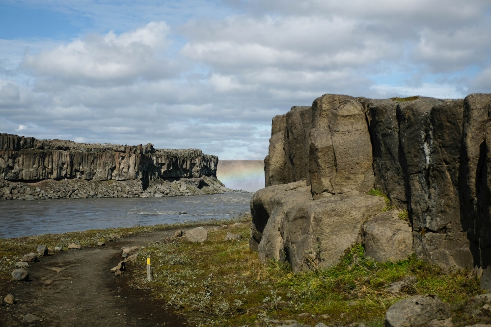 Weg zwischen dem Dettifoss und den Selfoss in der Jökulsárgljúfur (Nordostisland)