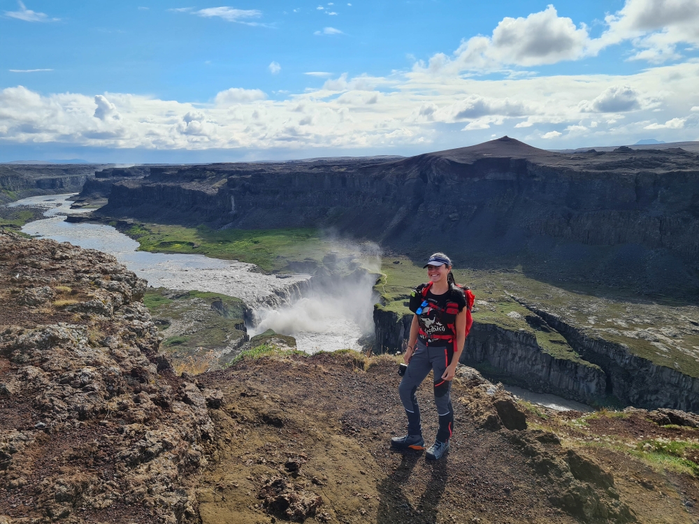 Blick von oben auf den Hafragilsfoss in der Jökulsárgljúfur (Nordostisland)