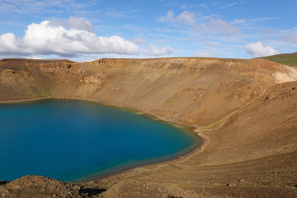 Víti-Krater an der Krafla mit Blick ins Maar (Nordostisland)