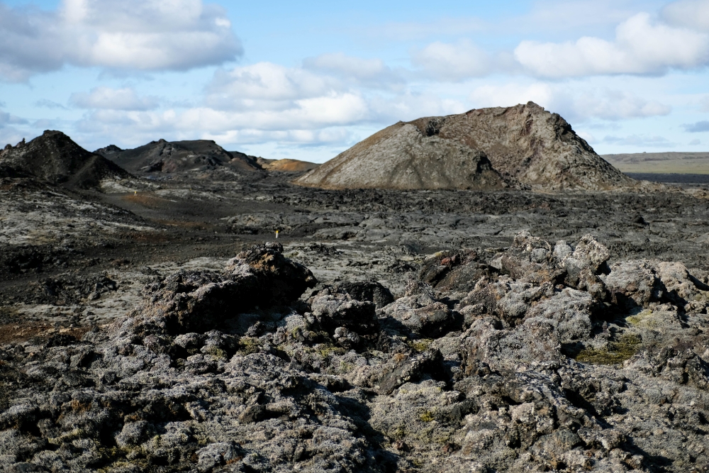 Krater Hófur im Lavafeld am Leirhnjúkur im Krafla-Gebiet (Nordostisland)