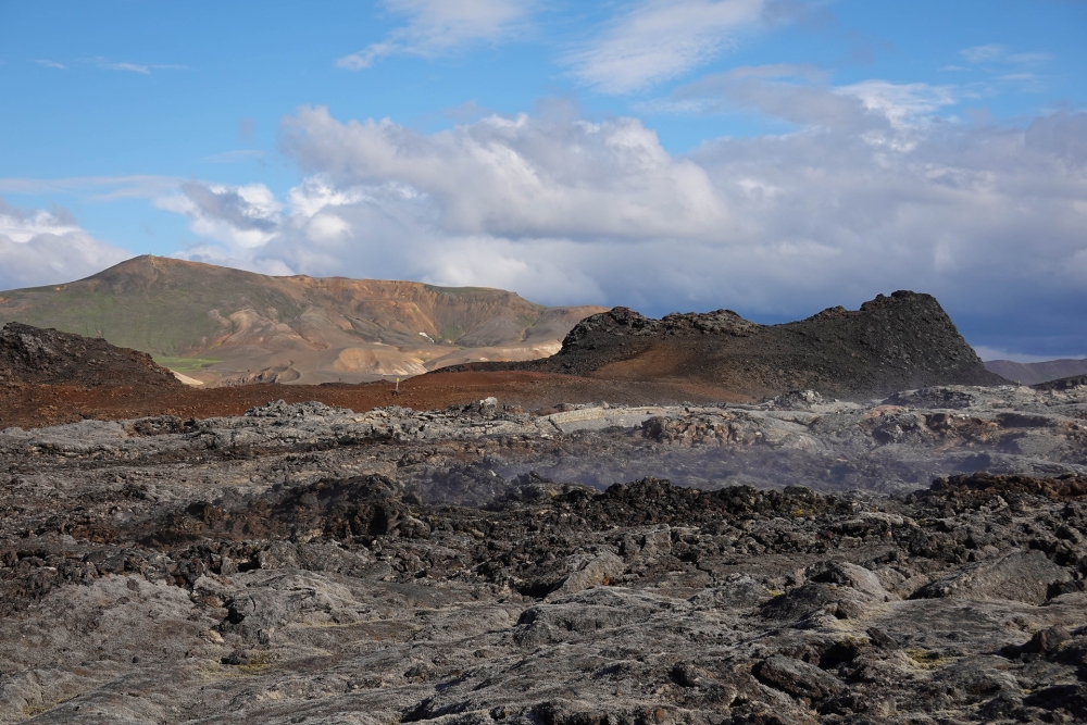 Blick vom Lavafeld am Leirhnjúkur zur Krafla (Nordostisland)