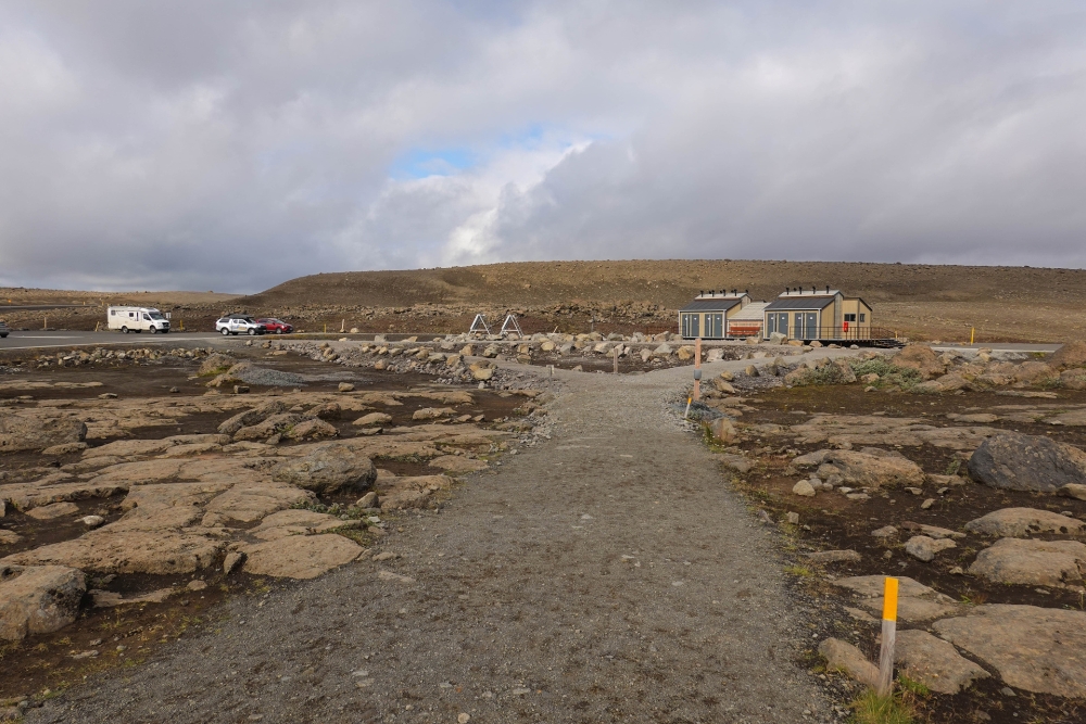 Leerer Parkplatz am Dettifoss - Startpunkt unserer Trekkingtour entlang der Jökulsárgljúfur (Nordisland)