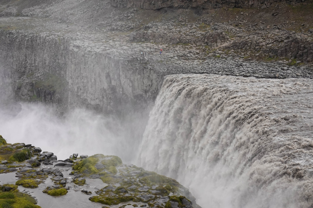 Der mächtige Dettifoss stürzt sich in die Jökulsá á Fjöllum (Nordisland)