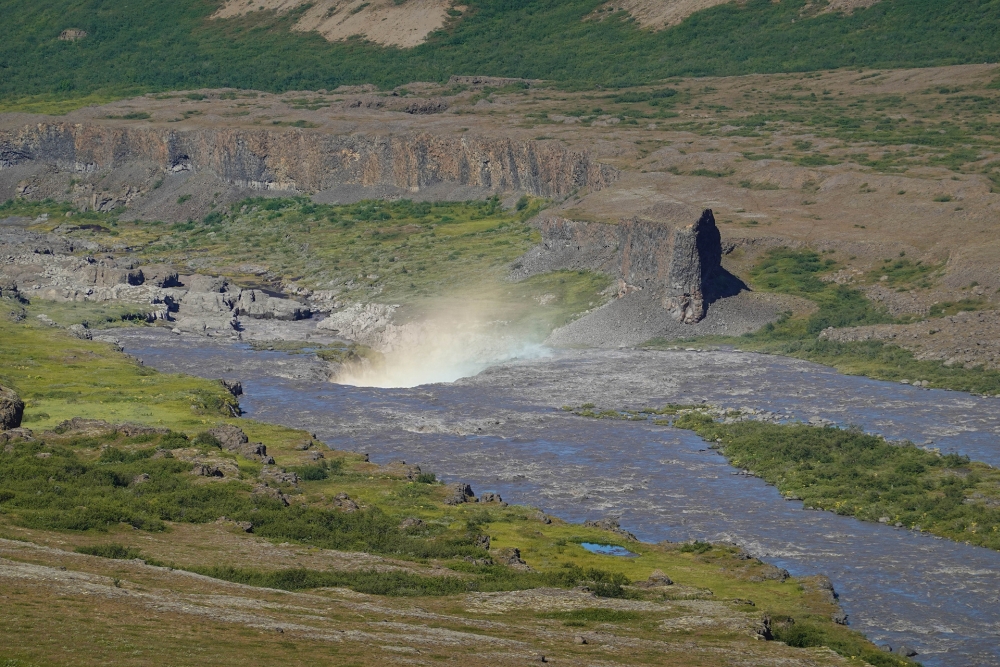 Blick von oben auf den Réttarfoss - auf unserer Trekkingtour entlang der Jökulsárgljúfur (Nordisland)