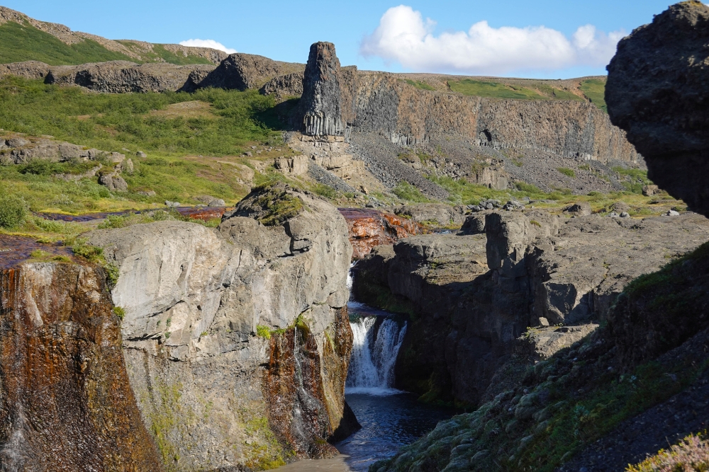 Engstelle der Jökulsá an den Urriðarfossar - auf unserer Trekkingtour entlang der Jökulsárgljúfur (Nordisland)