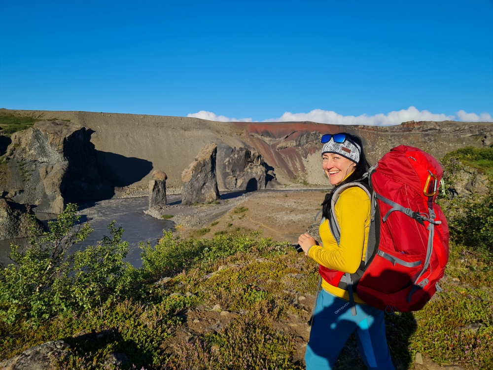 Total happy! - Abendstimmung an den Felstürmen Karl og Kerling - auf unserer Trekkingtour entlang der Jökulsárgljúfur (Nordisland)