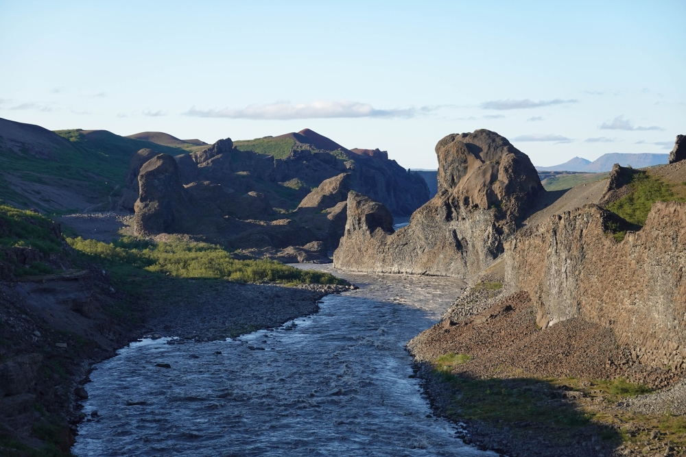 Blick auf die Hljóðaklettar in nördlicher Richtung - auf unserer Trekkingtour entlang der Jökulsárgljúfur (Nordisland)