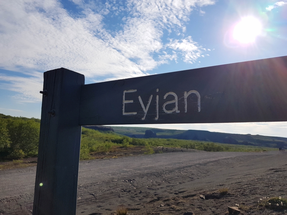 Wegweiser zur Eyjan (=Insel) im Vesturdalur - auf unserer Trekkingtour entlang der Jökulsárgljúfur (Nordisland)