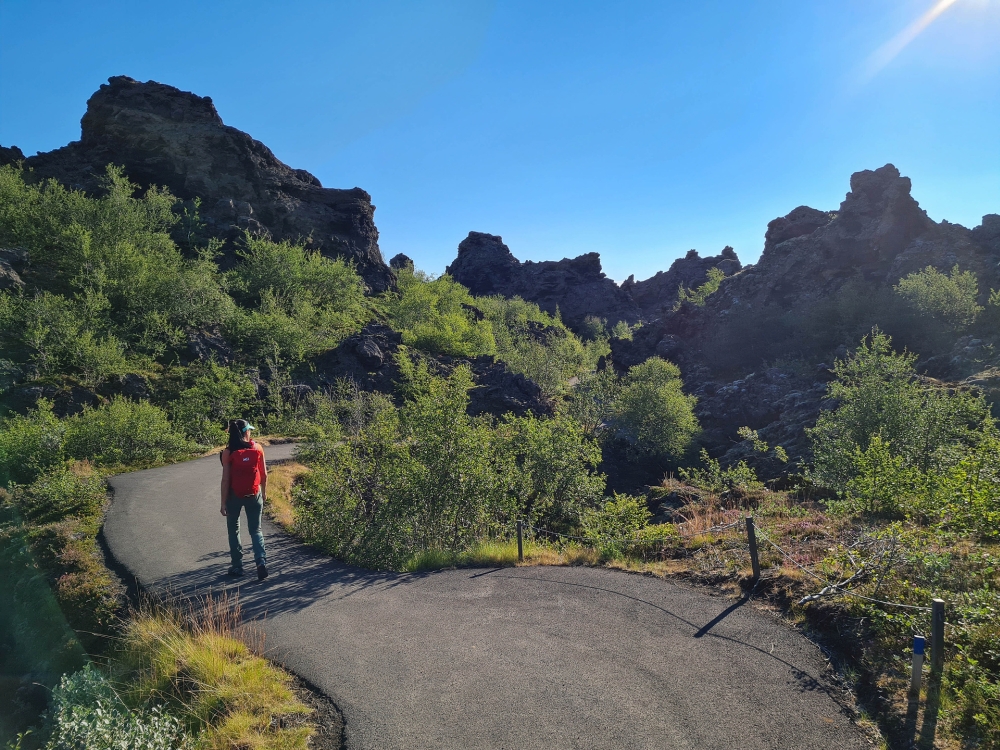 Wegführung durch die Dimmuborgir am Mývatn (Nordisland)