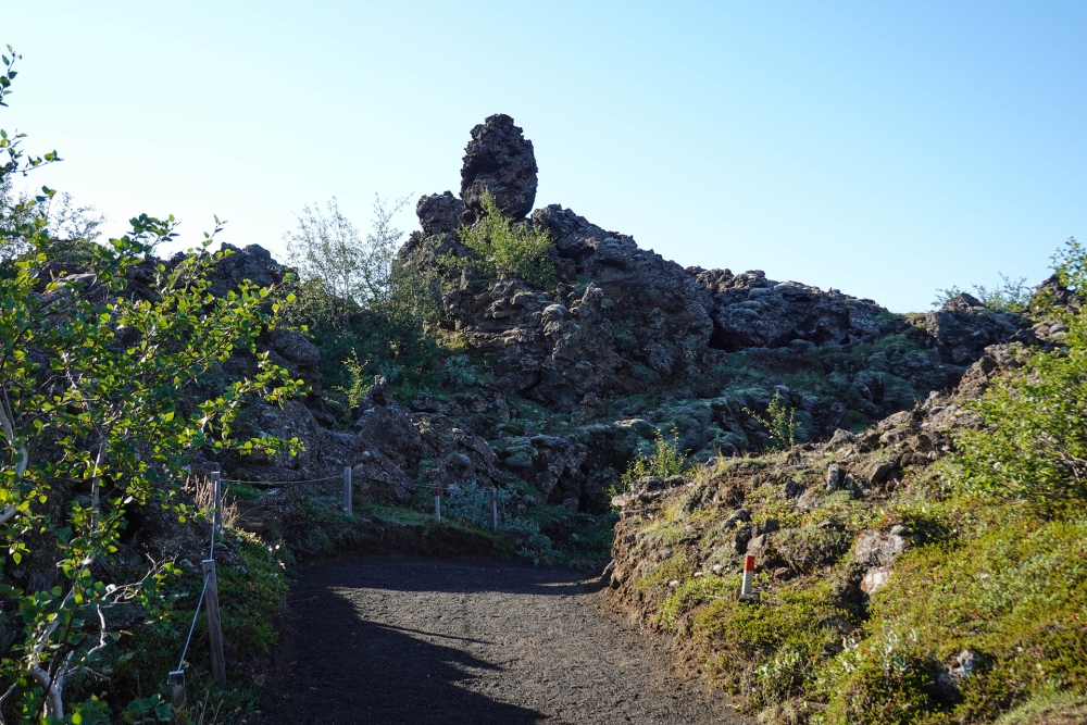 Wegführung durch die Dimmuborgir am Mývatn (Nordisland)