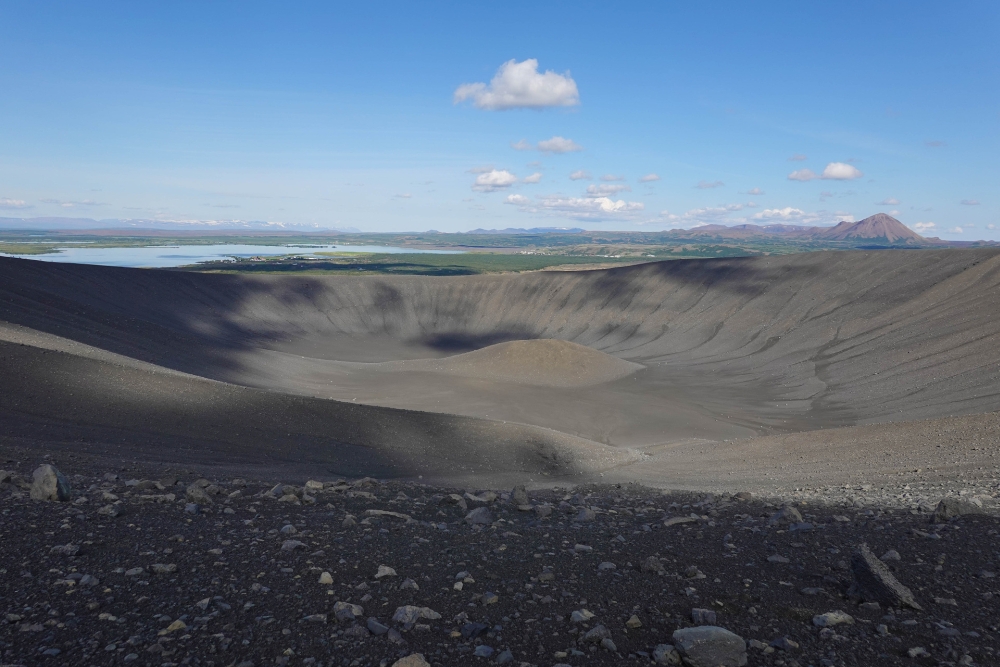 Blick ins Innere des gigantischen Tuffrings Hverfjall am Mývatn (Nordisland)
