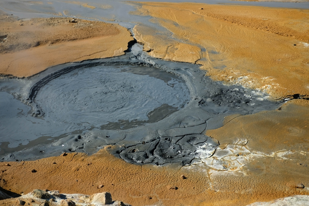 Schlammtöpfe auf dem Solfatarenfeld Hverir bei Námaskarð am Mývatn (Nordisland)