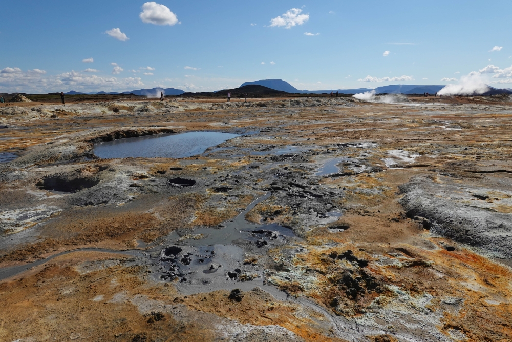 Da sollte man lieber nicht drübergehen! - das Solfatarenfeld Hverir bei Námaskarð am Mývatn (Nordisland)