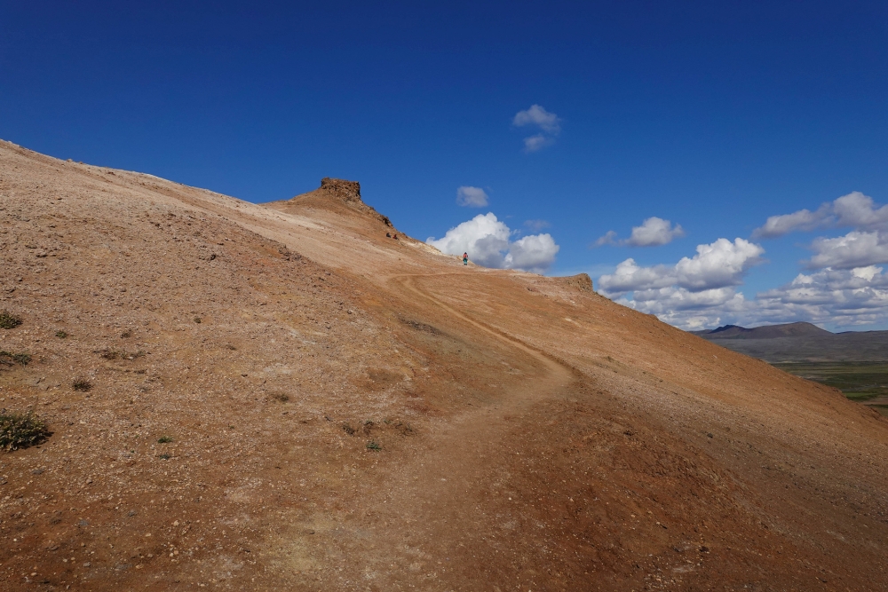 Anstieg zum Gipfel des Námafjall am Solfatarenfeld Hverir bei Námaskarð am Mývatn (Nordisland)