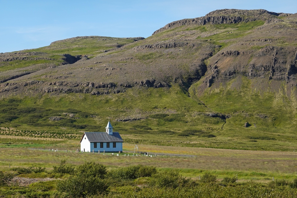 Kleine Kirche an der Piste 54 an der Nordküste von Snæfellsnes (Island)