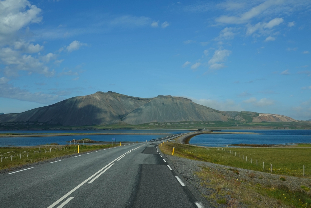 Auf der 54 über den Hraunsfjörður - Nordküste von Snæfellsnes (Island)