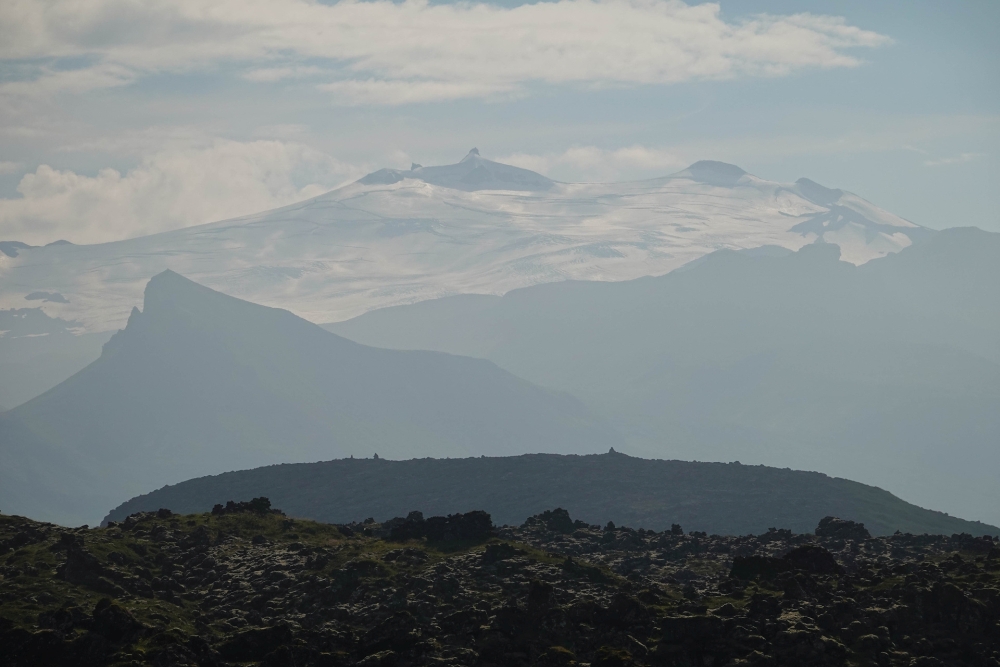 Blick über das Neshraun auf den Snæfellsjökull - an der Westküste von Snæfellsnes (Island)