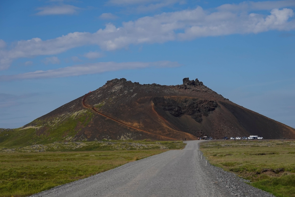 Formschöner Saxhóle-Krater an der Westküste von Snæfellsnes (Island)