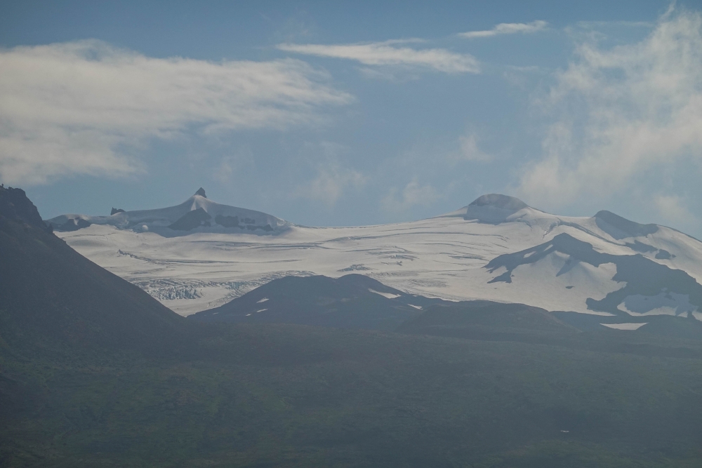 Blick vom Saxhóle-Krater auf den Snæfellsjökull - an der Westküste von Snæfellsnes (Island)