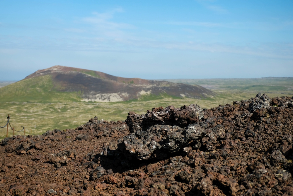 Blick über den Kraterrand des Saxhóles - an der Westküste von Snæfellsnes (Island)