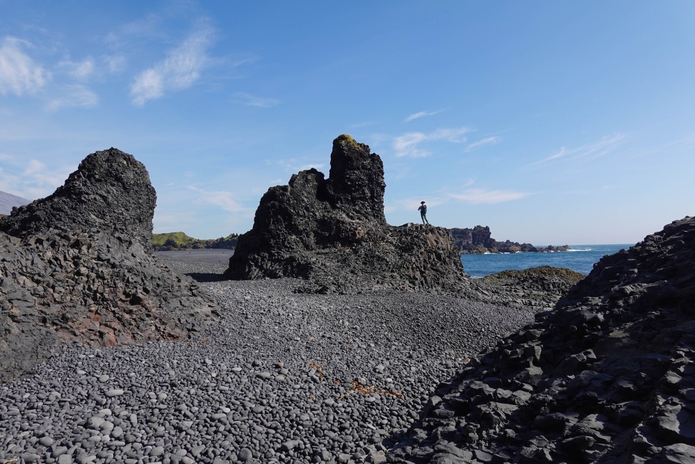 Felstürme im Labyrinth am Djúpalónssandur in der Bucht von Dritvík - Westküste von Snæfellsnes (Island)