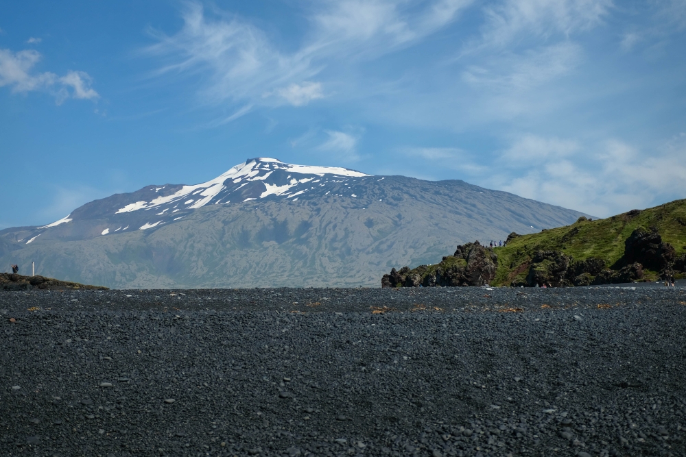 Snæfellsjökull vom Djúpalónssandur in der Bucht von Dritvík aus gesehen - Westküste von Snæfellsnes (Island)