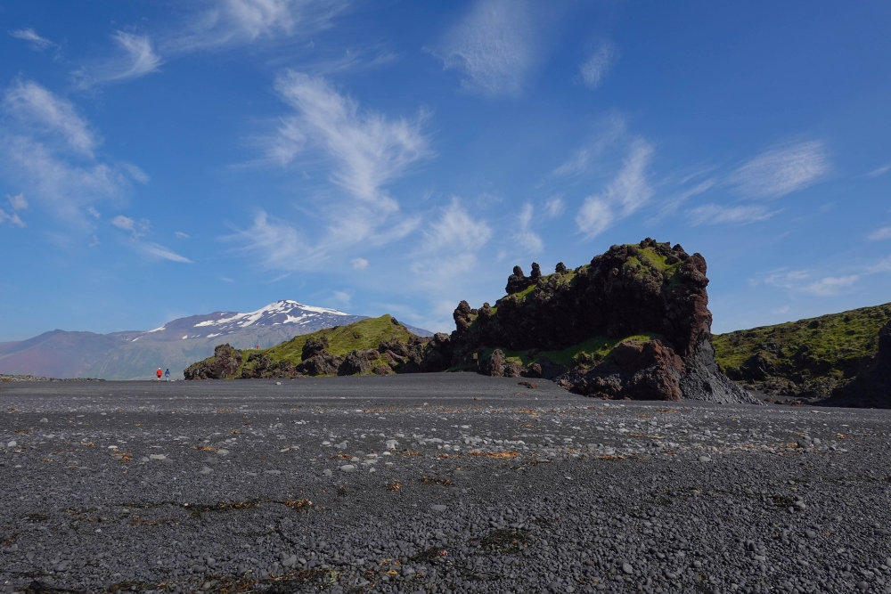 Snæfellsjökull vom Djúpalónssandur in der Bucht von Dritvík aus gesehen - Westküste von Snæfellsnes (Island)