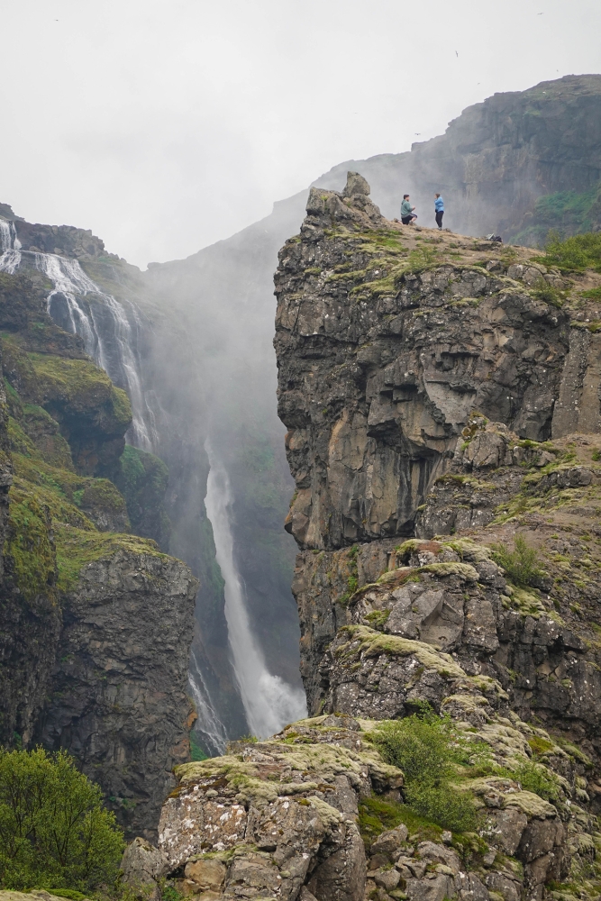 Eine der vielen Aussichtskanzeln auf unserer Wanderung zum Glymur (Westisland)