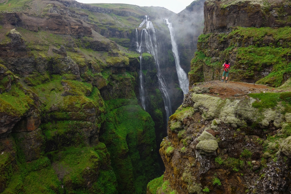Von der letzten Aussichtskanzel hat man die schönste Sicht auf den Wasserfall - auf unserer Wanderung zum Glymur (Westisland)