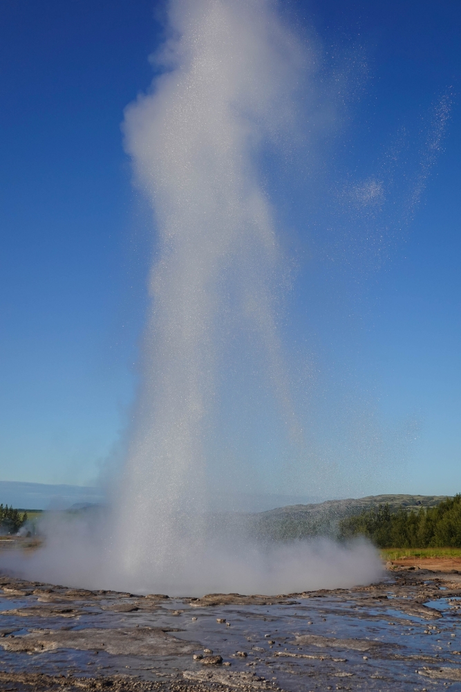 Strokkur im Geothermalfeld Haukadalur - Golden Circle (Island)
