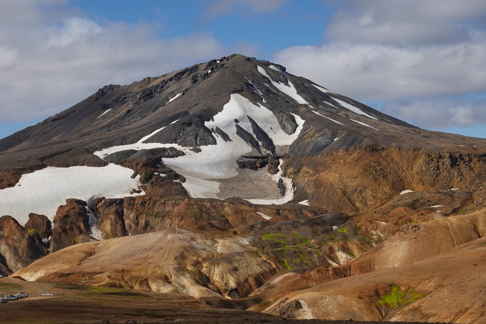 Blick auf den Mænir, den dritthöchsten Gipfel der Kerlingarfjöll - darunter das Hveradalir (Westliches Hochland von Island)