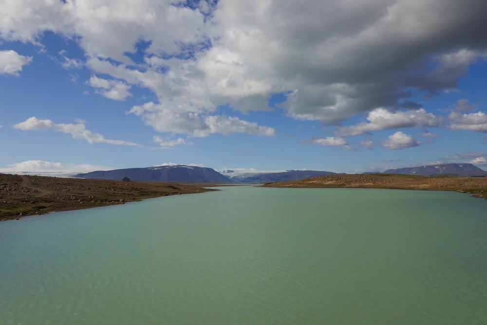 Der Gletschersee Hvítárvatn bei der Fahrt über den Kjalvegur (Westliches Hochland von Island)