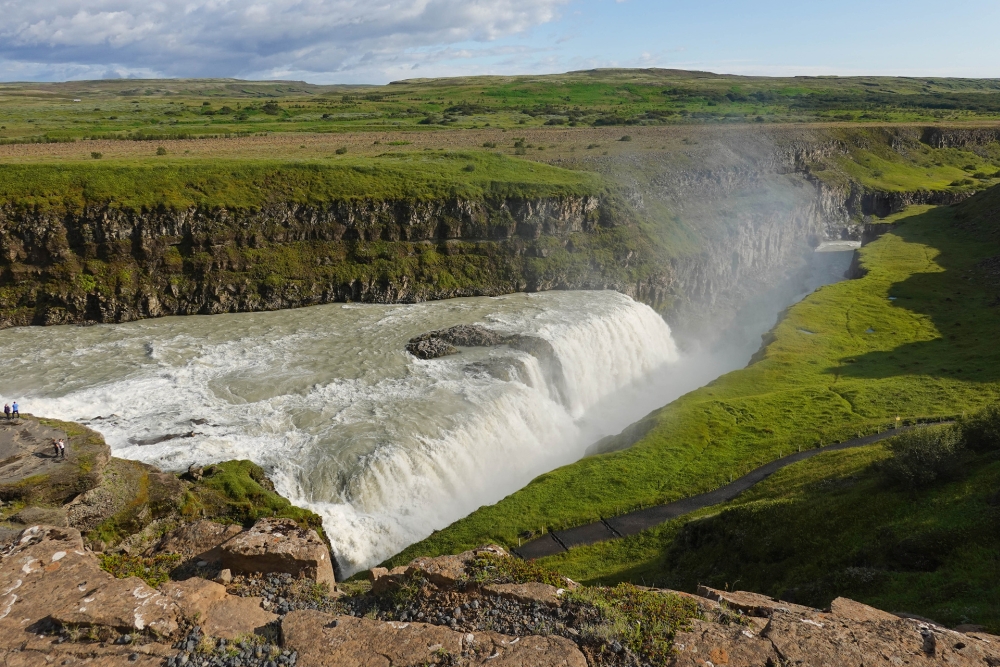 Blick von oben auf die zweite Fallstufe des Gullfoss' und die Schlucht Hvítárgljúfur - Golden Circle (Island)