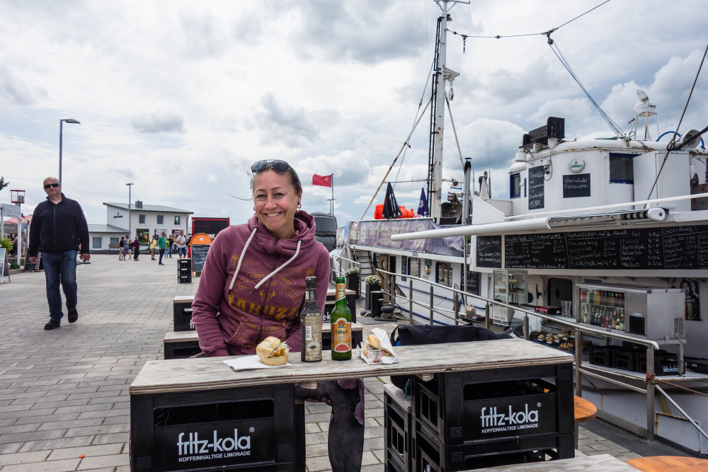 Fischbrötchen im Peenemünder Hafen / Insel Usedom