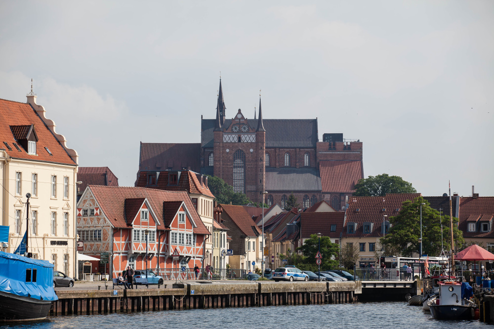 St.-Georgen-Kirche vom Wismarer Hafen